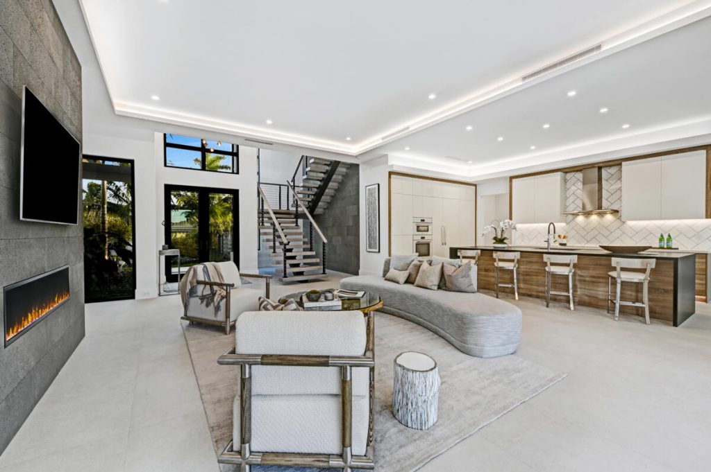 Coconut Palm Estate-Brand New Custom Build — image 15